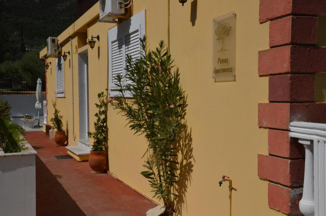 Petros Apartments Vathí - Ítaca Exterior foto